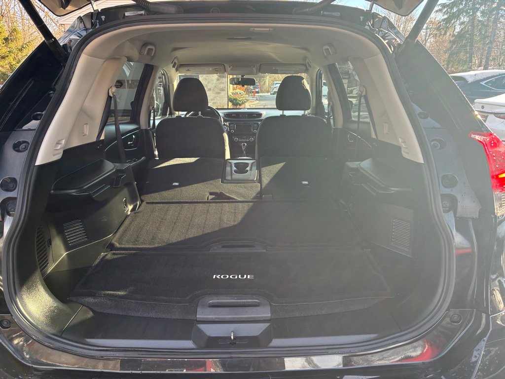 Used 2018 Nissan Rogue SV w/ Premium Package image 13