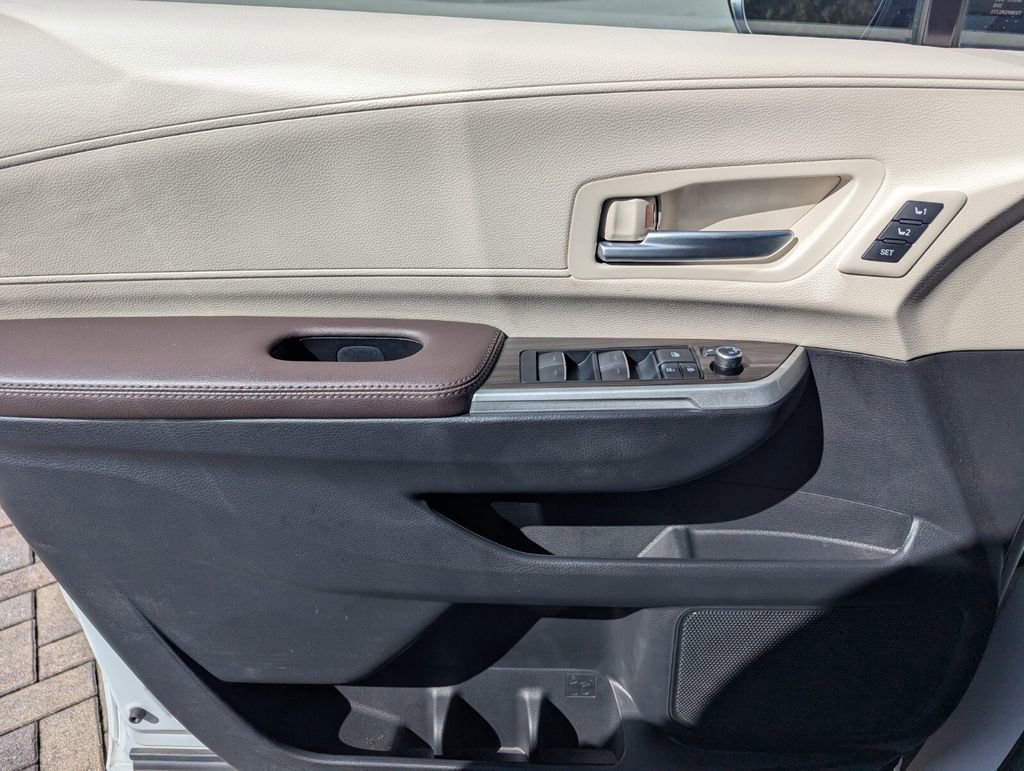 Certified 2024 Toyota Sienna Platinum image 29