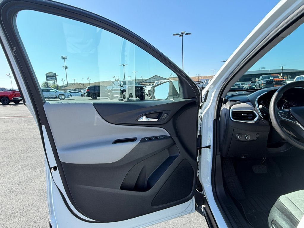 Used 2023 Chevrolet Equinox LT AWD/4WD image 21