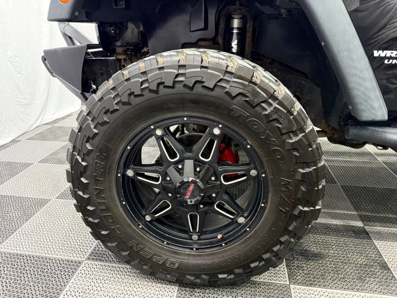 Used 2016 Jeep Wrangler Unlimited Rubicon w/ Max Tow Package image 8