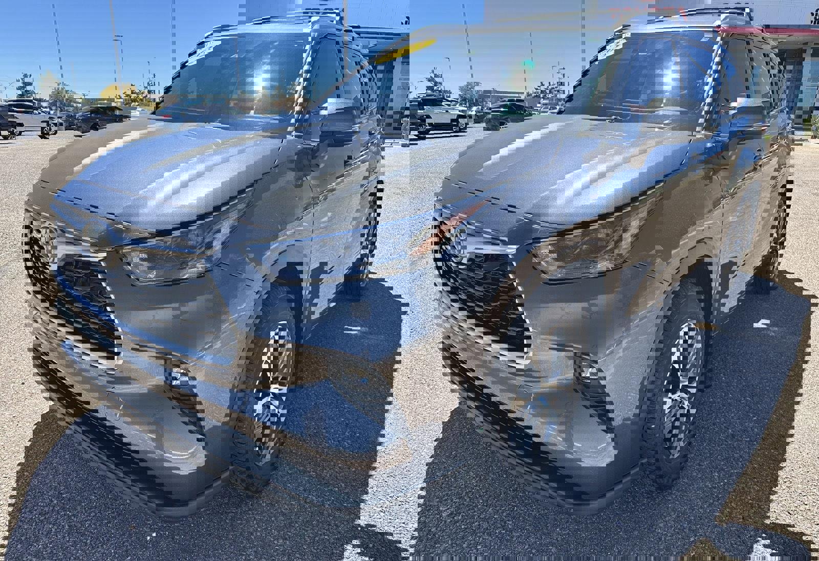 Used 2023 Toyota Highlander XLE image 11