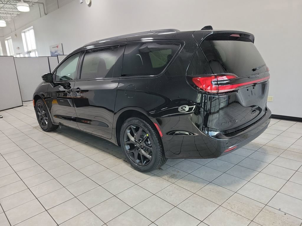 New 2026 Chrysler Pacifica Select w/ S Appearance Package AWD/4WD image 4