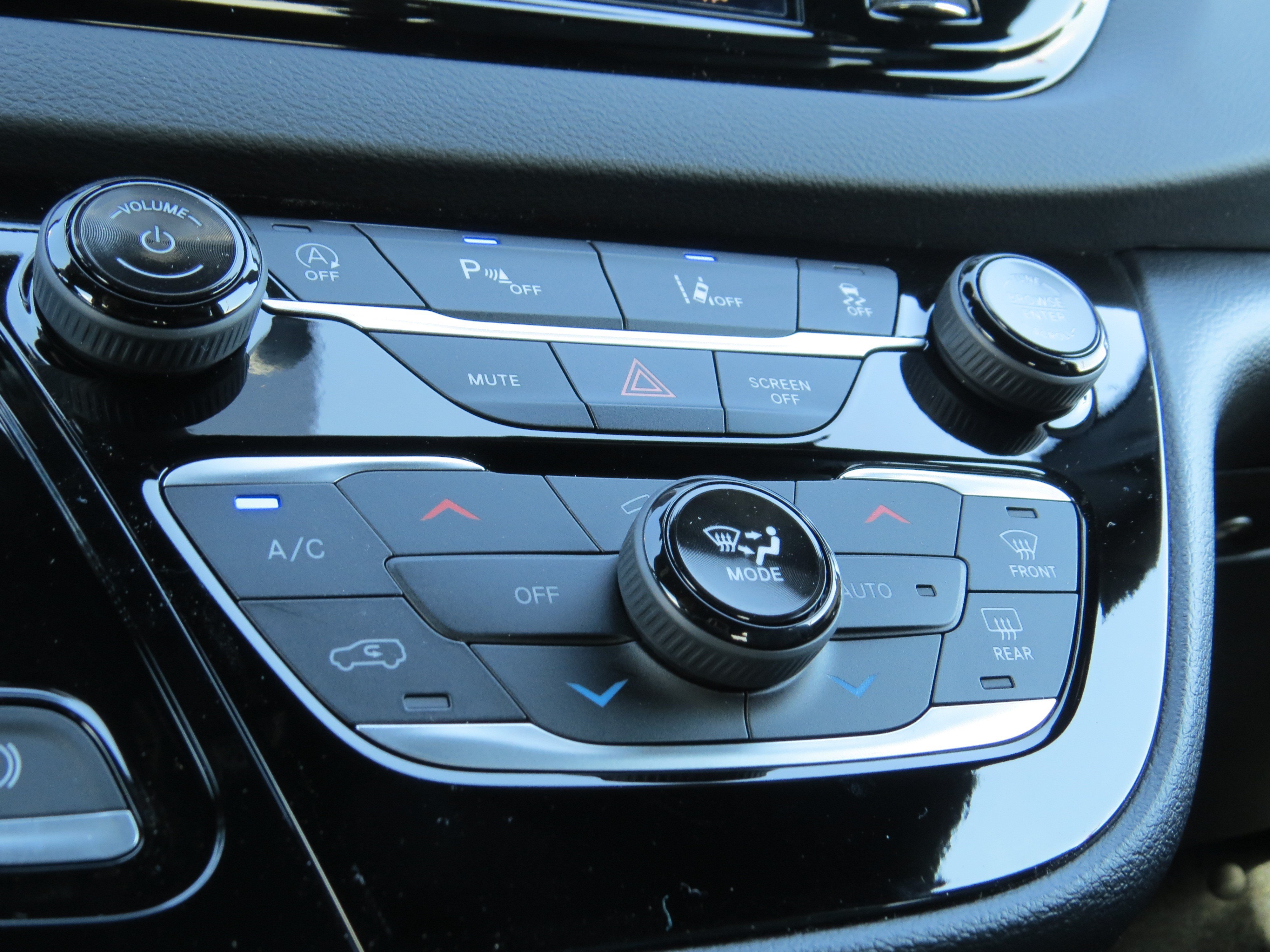 New 2025 Chrysler Voyager LX FWD image 28