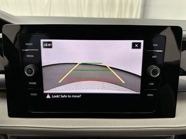 Certified 2025 Volkswagen Taos SEL image 18