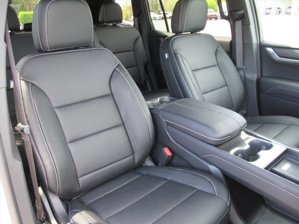 Used 2025 GMC Acadia Elevation image 9