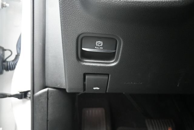 Used 2023 Jeep Grand Cherokee Limited w/ Black Appearance Package AWD/4WD image 17
