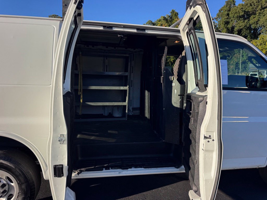 Used 2017 Chevrolet Express 2500 RWD image 20