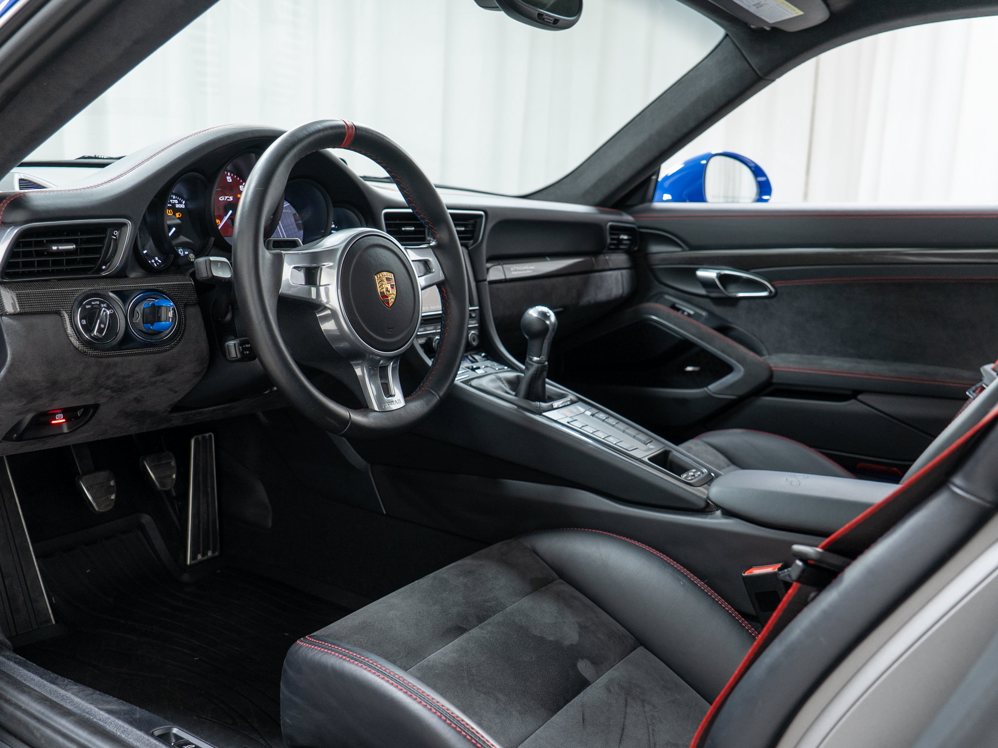 Certified 2016 Porsche 911 Carrera GTS RWD image 19