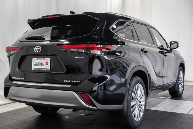 New 2025 Toyota Highlander Platinum image 4