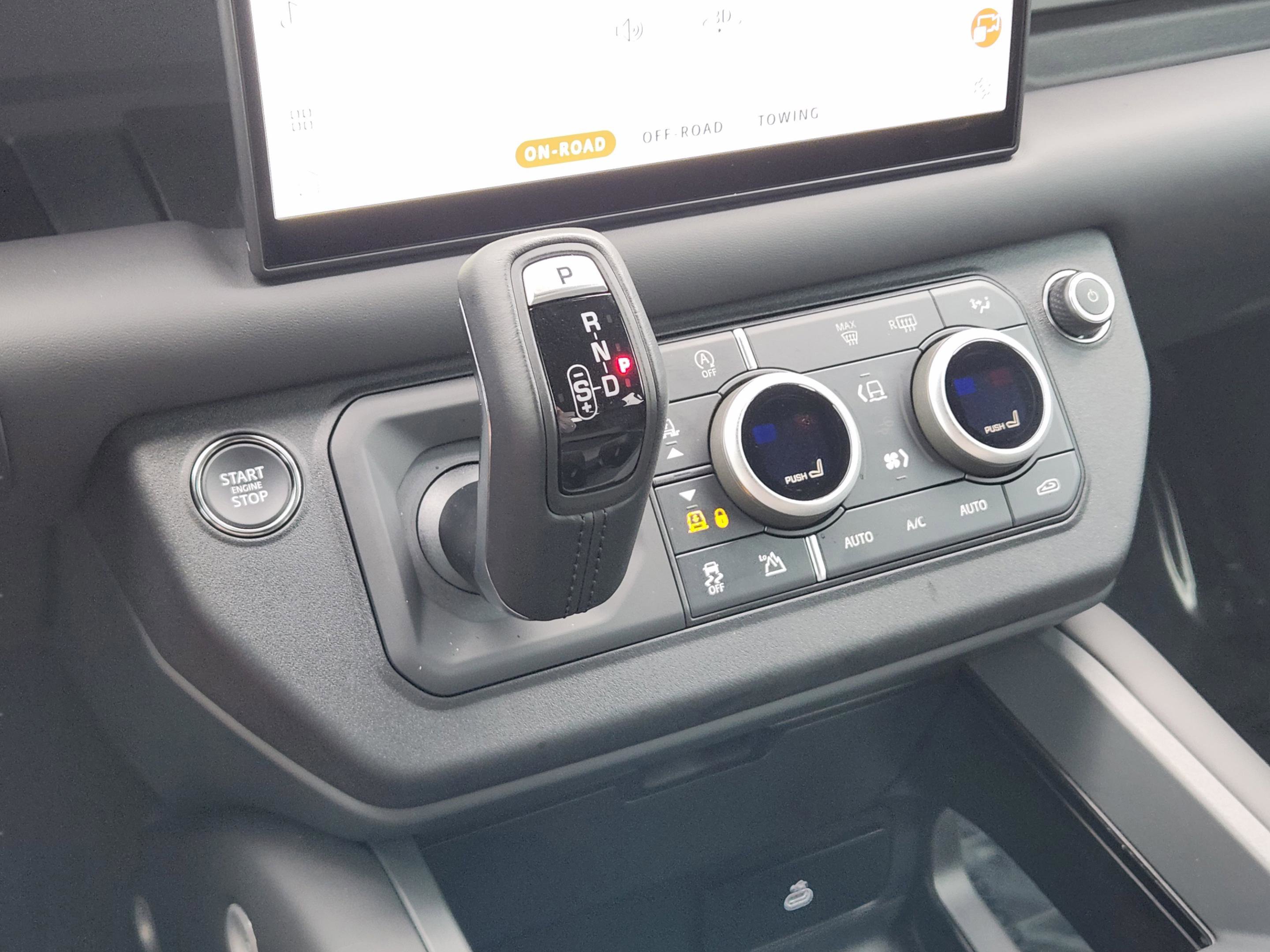 Certified 2025 Land Rover Defender 110 X-Dynamic SE image 15
