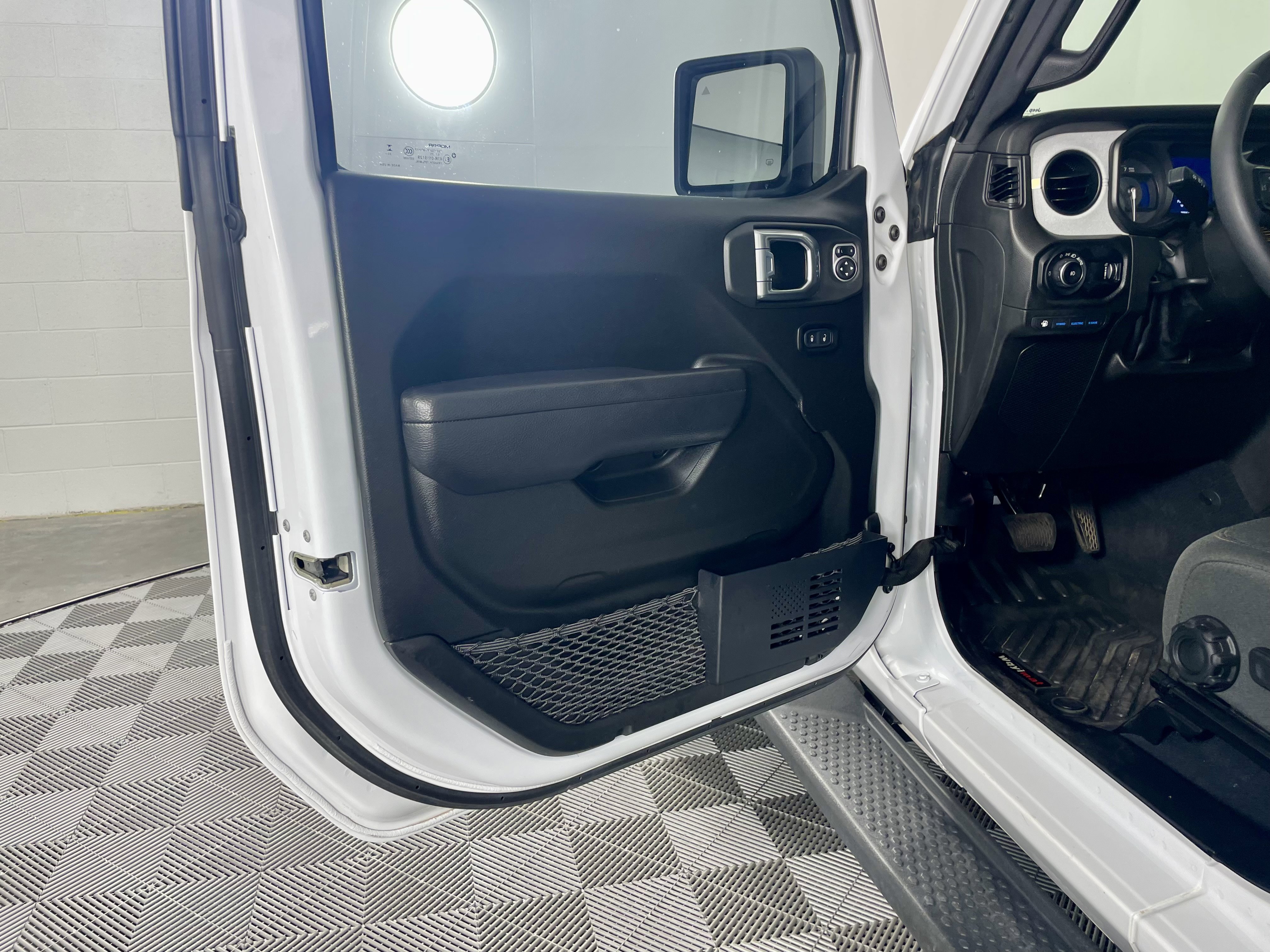 Used 2024 Jeep Wrangler Sport S w/ Convenience Group image 13