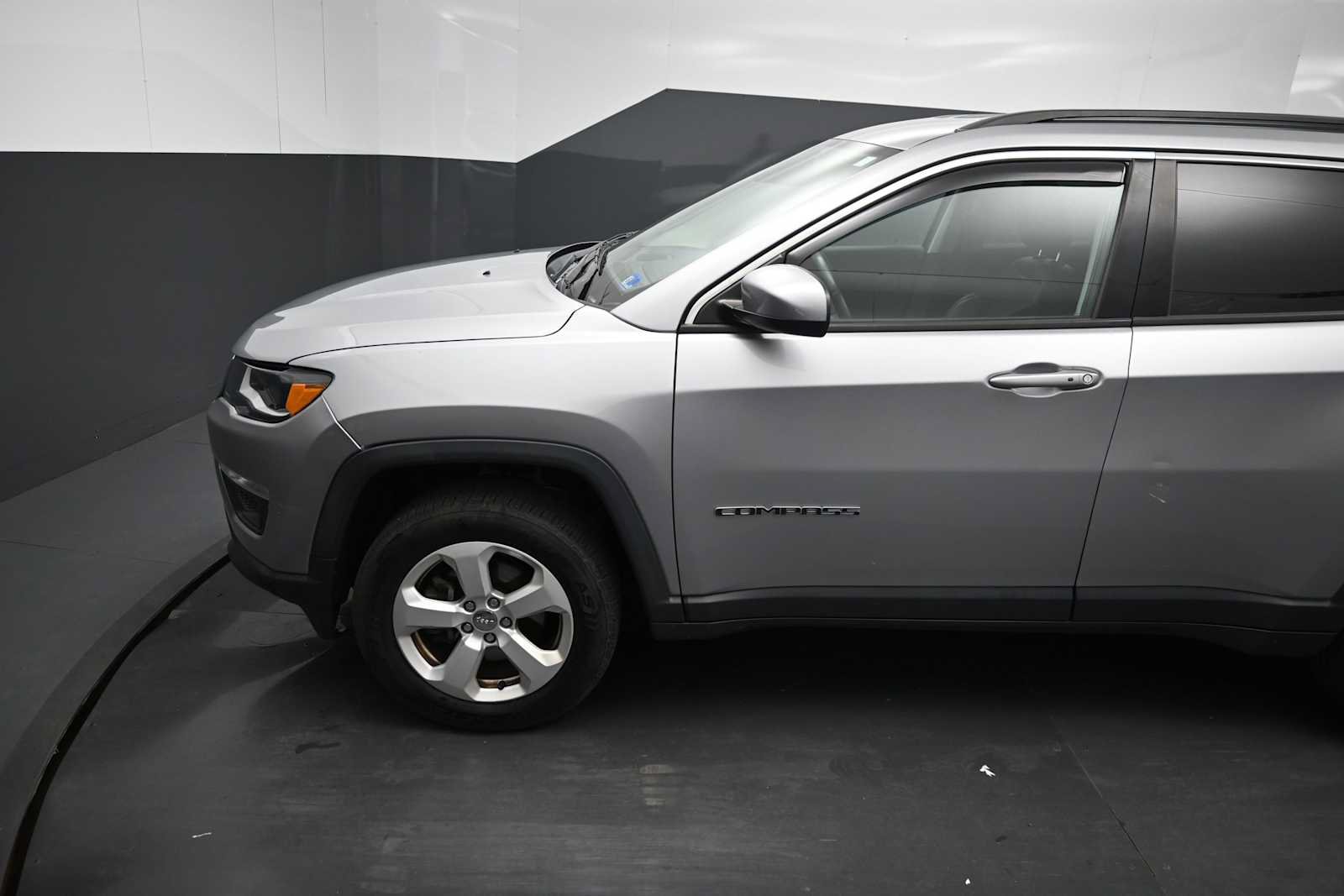 Used 2018 Jeep Compass Latitude w/ Popular Equipment Group AWD/4WD image 17