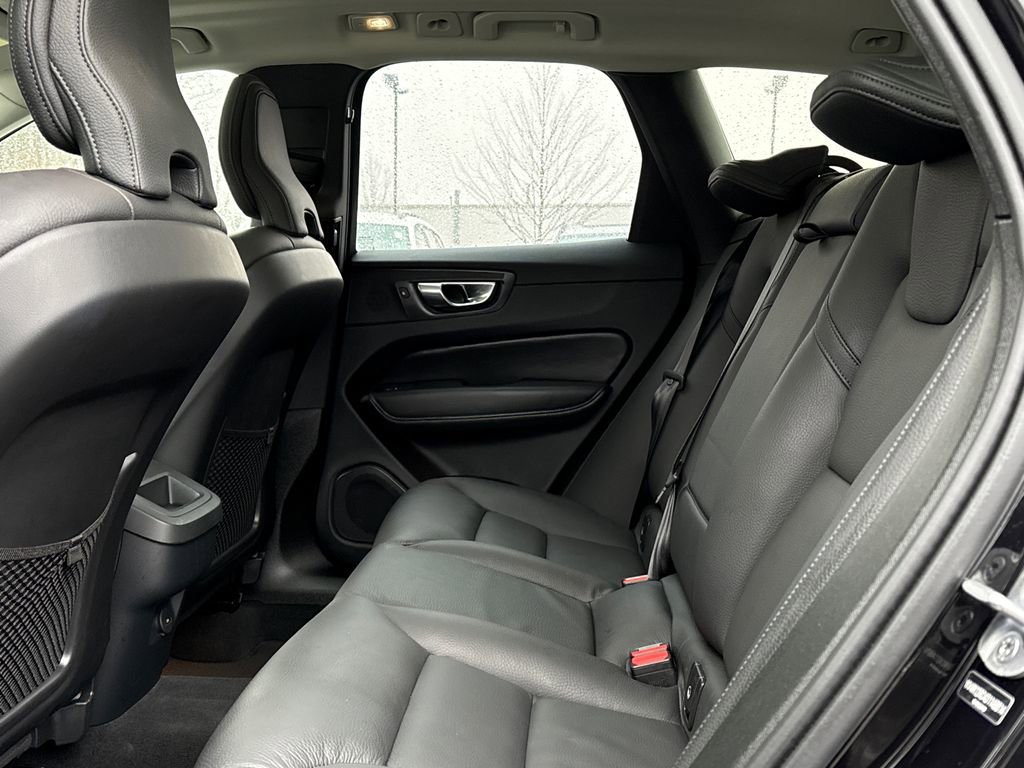 Used 2025 Volvo XC60 B5 Plus image 22