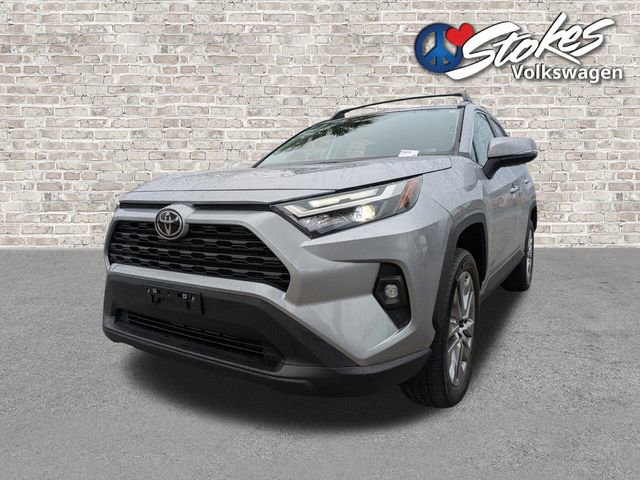 Used 2022 Toyota RAV4 XLE Premium image 8