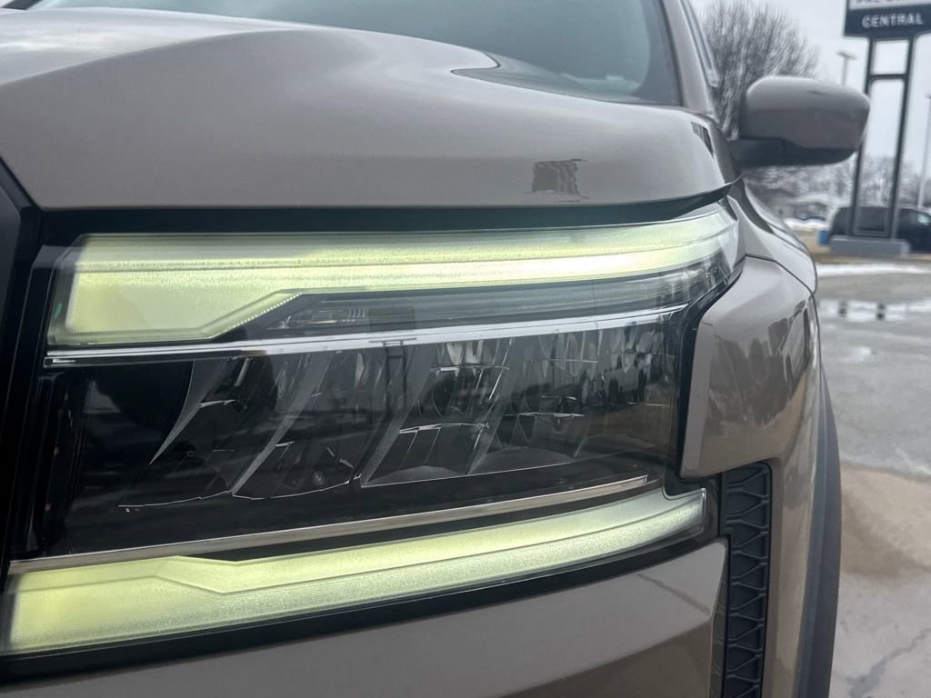 Used 2022 Nissan Frontier PRO-4X w/ Off-Road Protection Package image 10