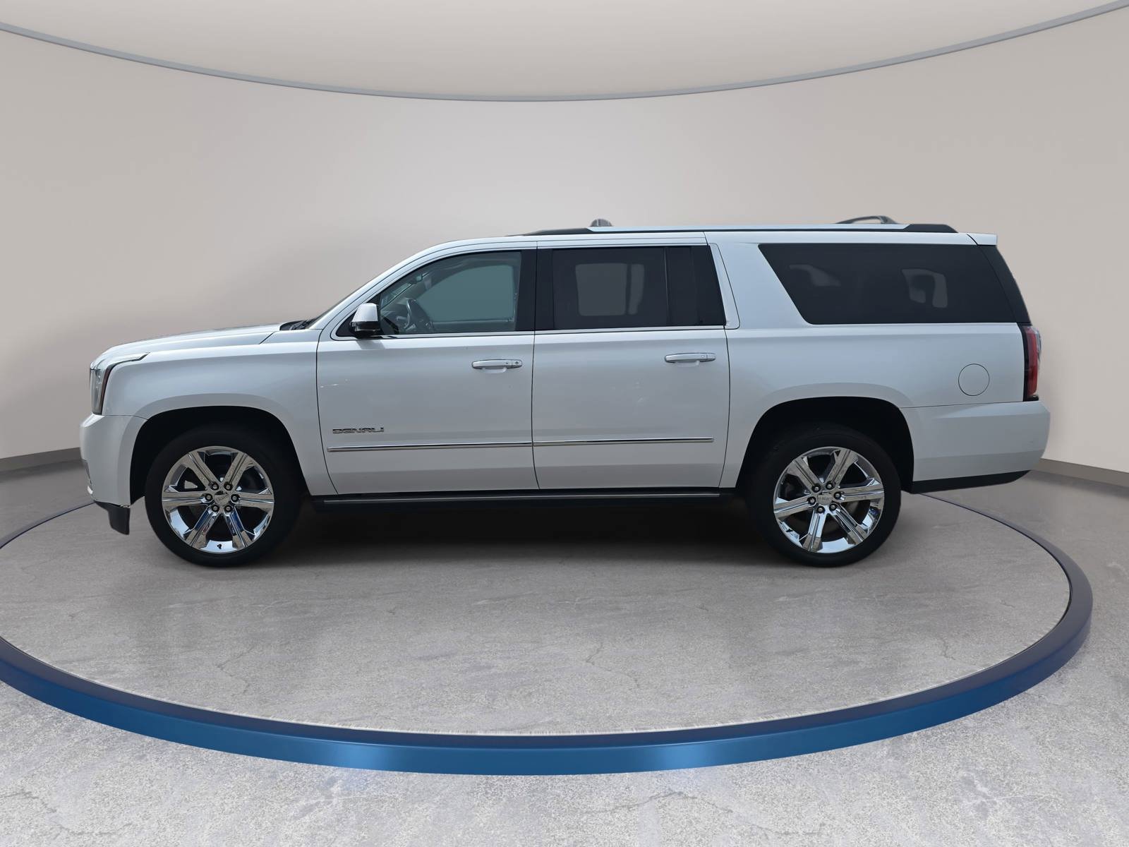 Used 2017 GMC Yukon XL Denali w/ Open Road Package AWD/4WD image 8