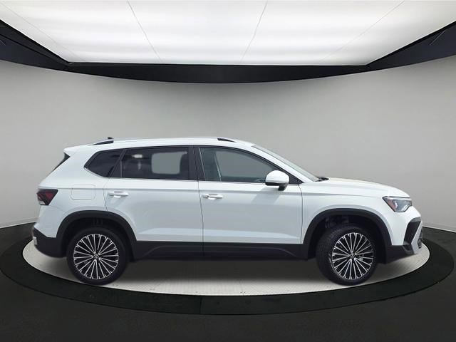 New 2026 Volkswagen Taos SE image 8