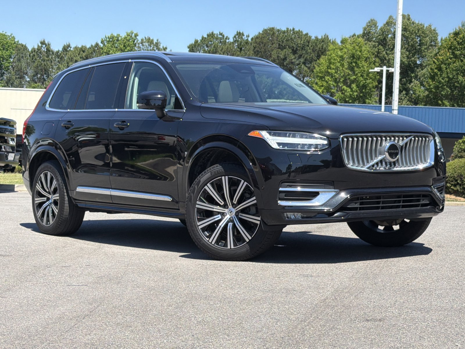 Used 2024 Volvo XC90 B6 Plus AWD/4WD image 2