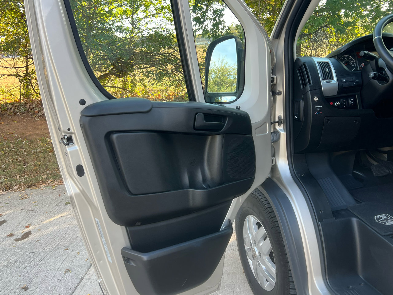 Used 2017 RAM ProMaster 2500 w/ Premium Appearance Group image 14