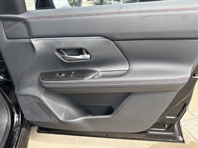 New 2027 Nissan Kicks SR FWD image 16