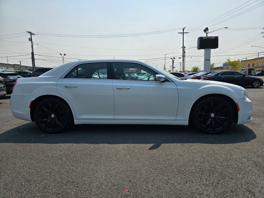 Used 2020 Chrysler 300 Limited RWD image 4
