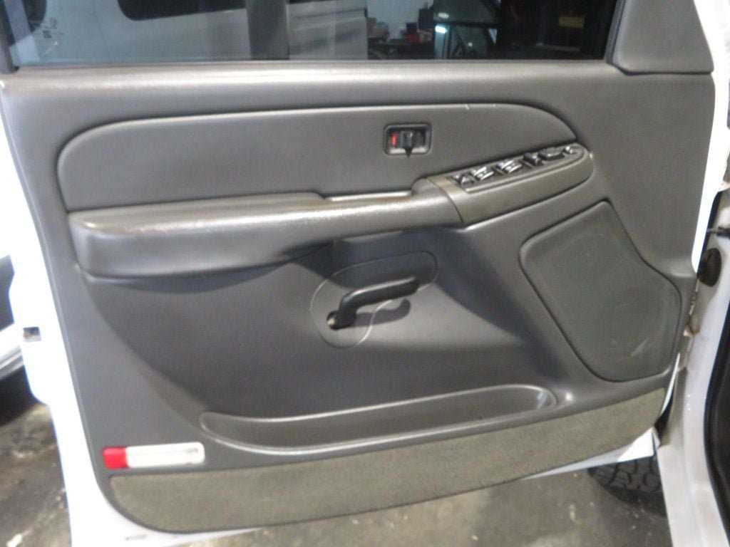 Used 2004 Chevrolet Silverado 2500 LS w/ Skid Plate Package AWD/4WD image 16