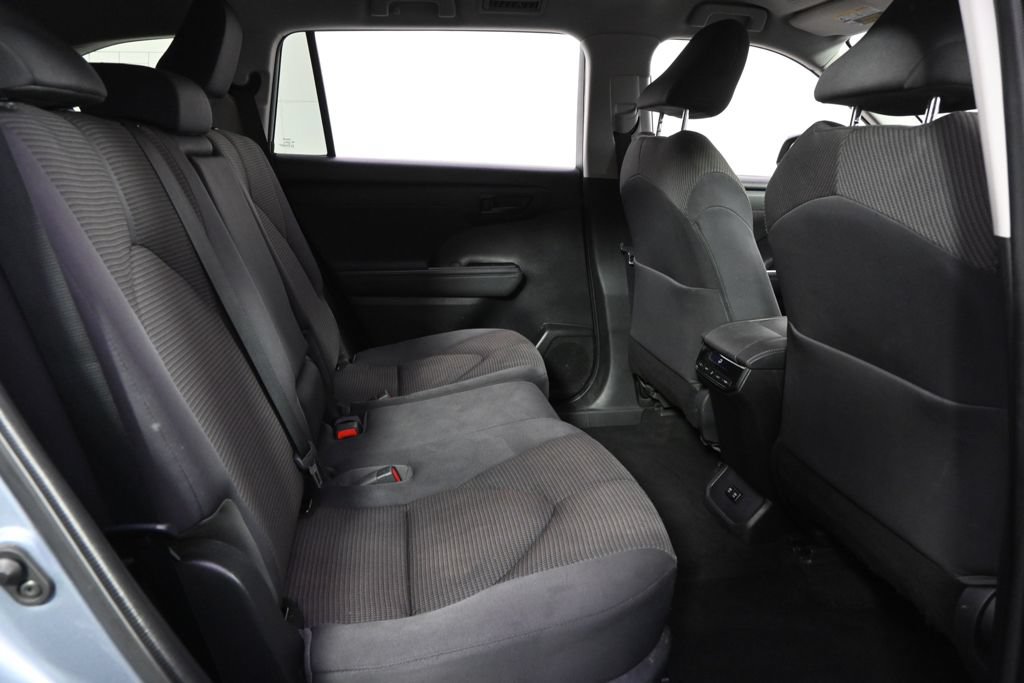 Used 2021 Toyota Highlander LE AWD/4WD image 18