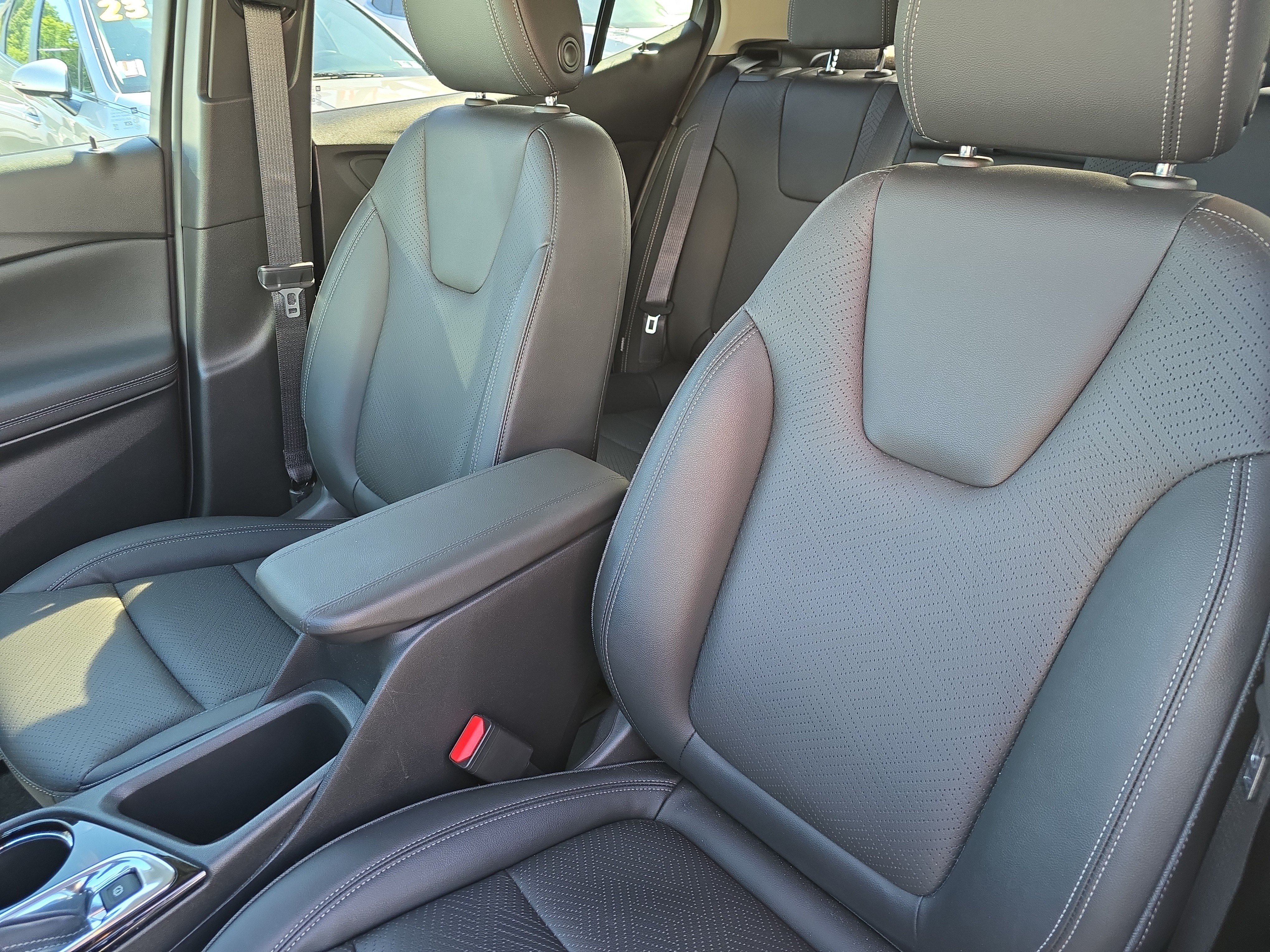 Used 2023 Buick Encore GX Essence w/ Experience Buick Package AWD/4WD image 14