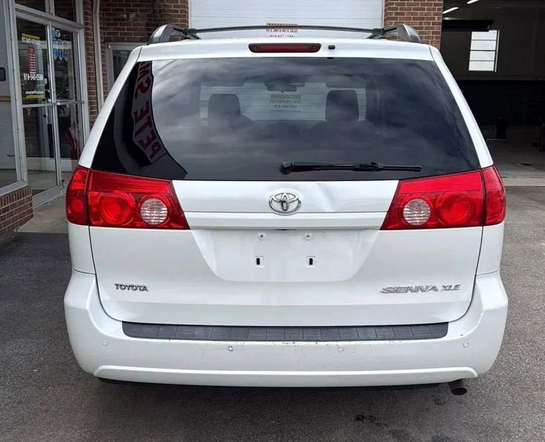 Used 2010 Toyota Sienna XLE FWD image 8