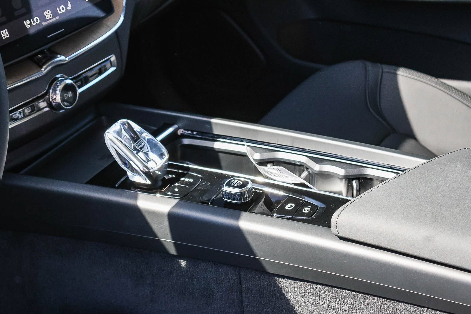 New 2026 Volvo XC60 T8 Core w/ Climate Package AWD/4WD image 28