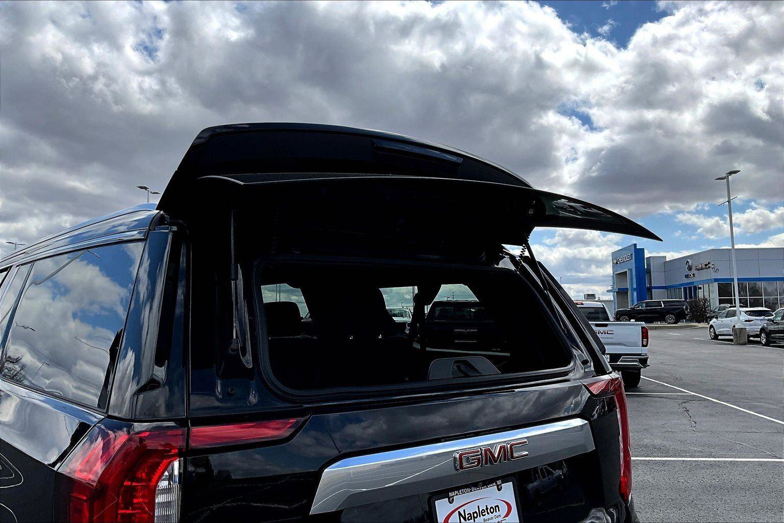 Used 2021 GMC Yukon XL Denali w/ Denali Premium Package image 37