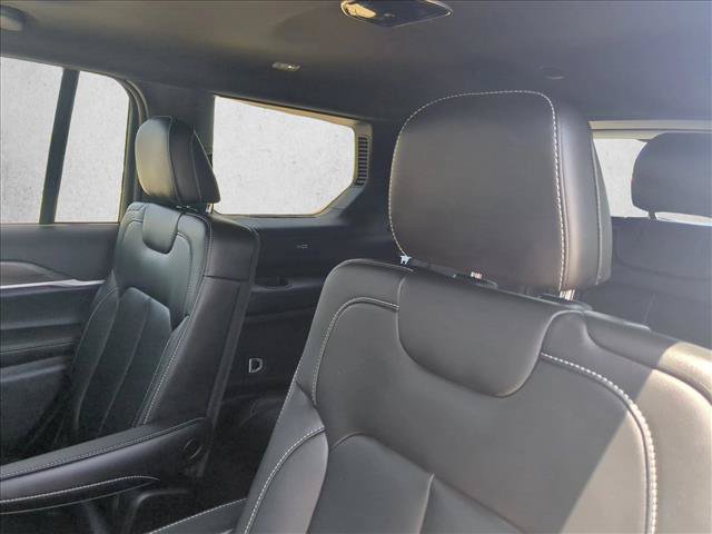 New 2025 Jeep Grand Cherokee L Limited w/ Black Appearance Package AWD/4WD image 16