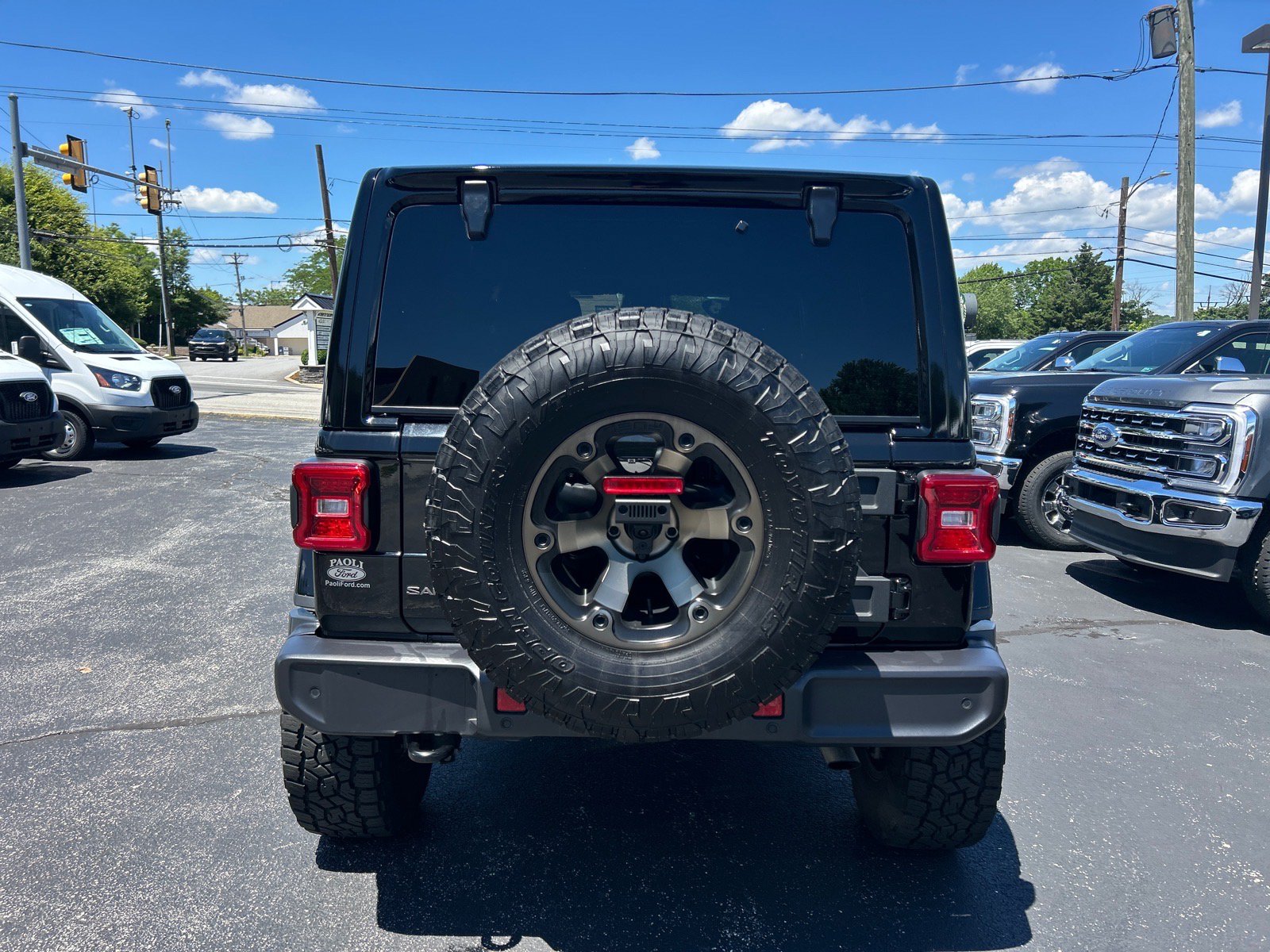 Used 2025 Jeep Wrangler Unlimited Sahara AWD/4WD image 13