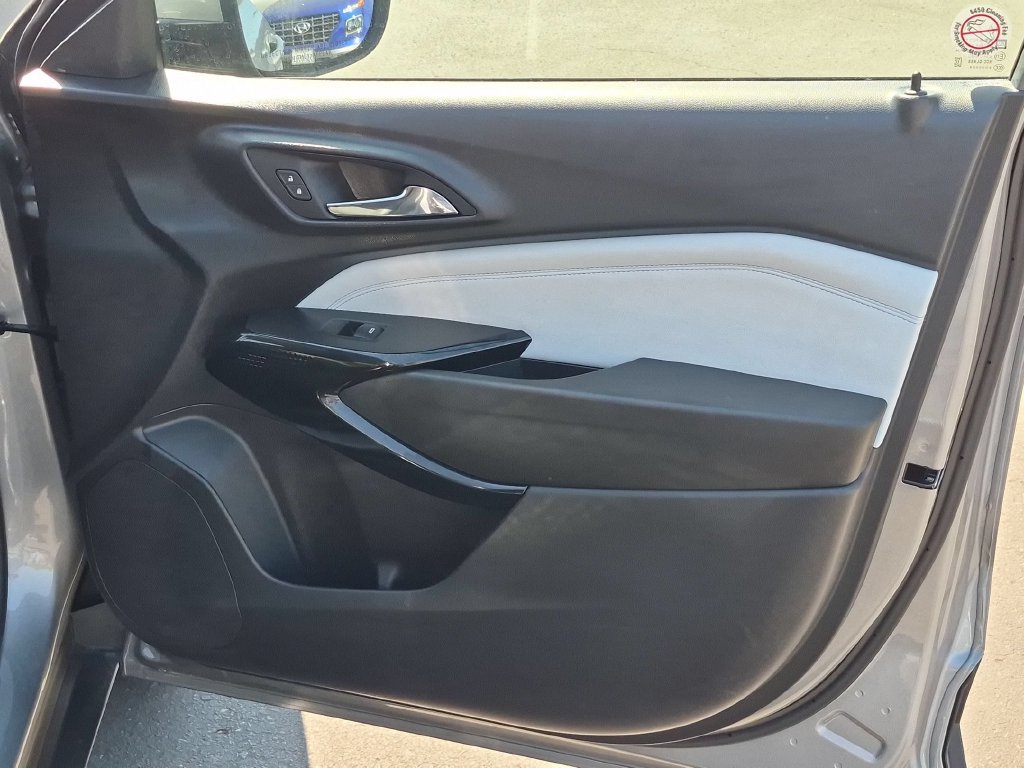 Used 2025 Chevrolet Trax LT FWD image 33