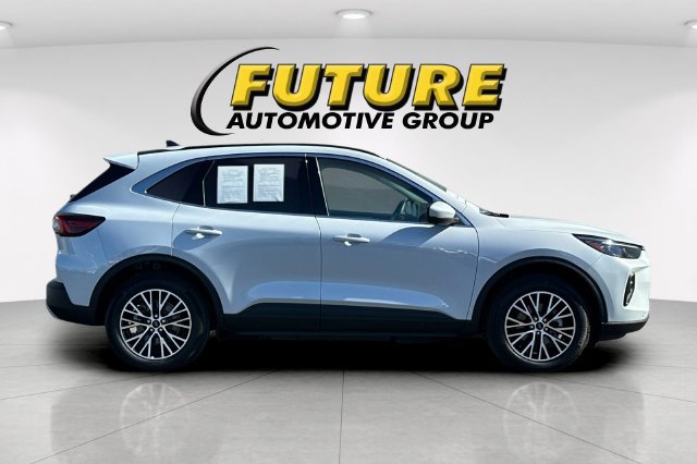 Used 2025 Ford Escape SE w/ PHEV Premium Package FWD image 2