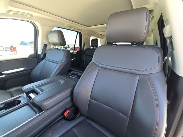 Used 2025 Ford Expedition Active AWD/4WD image 27