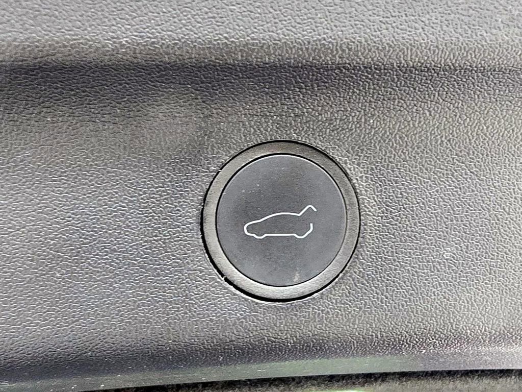 Used 2024 Tesla Model Y Performance AWD/4WD image 31