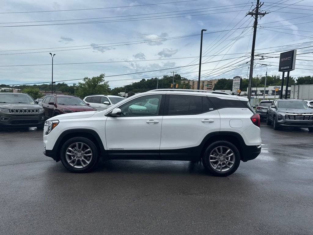 Used 2024 GMC Terrain SLT AWD/4WD image 4