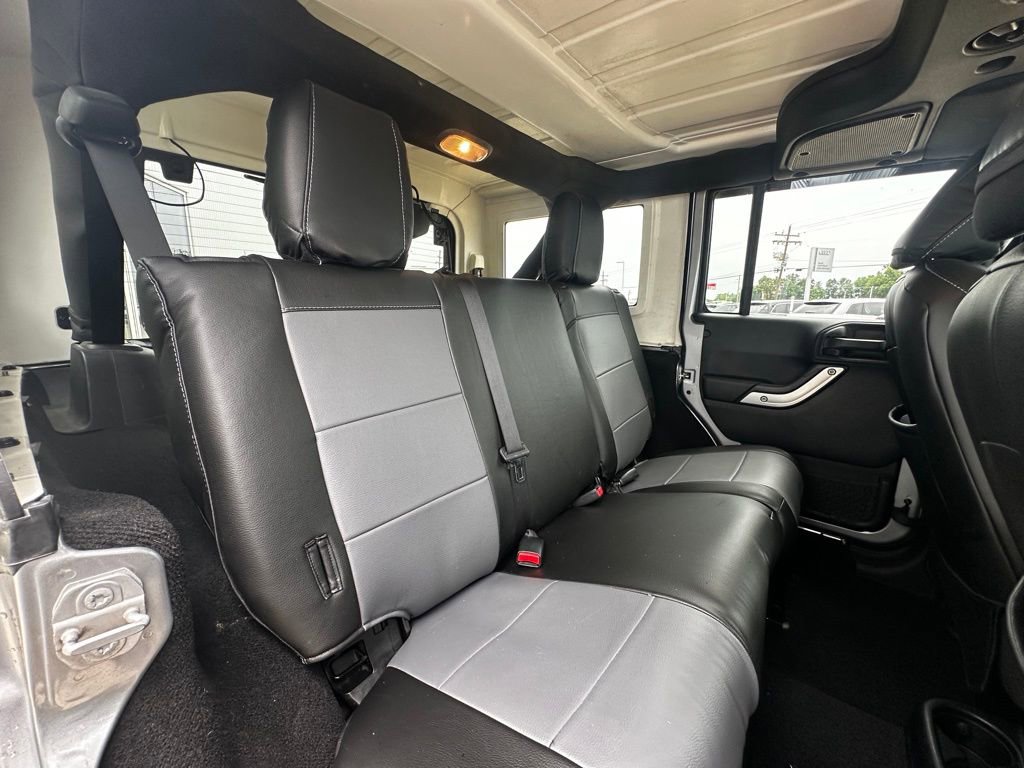 Used 2018 Jeep Wrangler Unlimited Rubicon w/ Connectivity Group AWD/4WD image 27