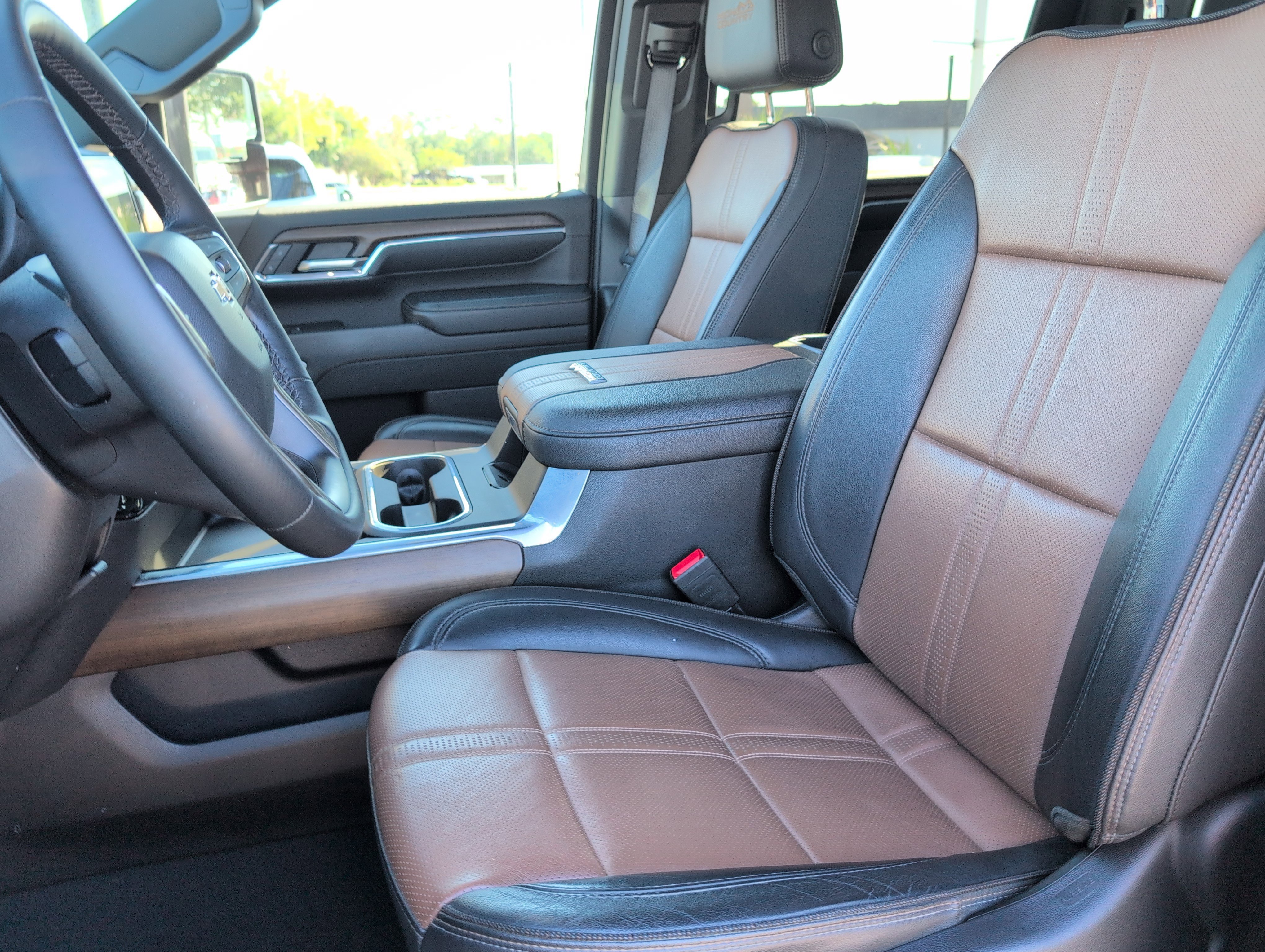 Used 2024 Chevrolet Silverado 2500 High Country w/ High Country Premium Package image 9