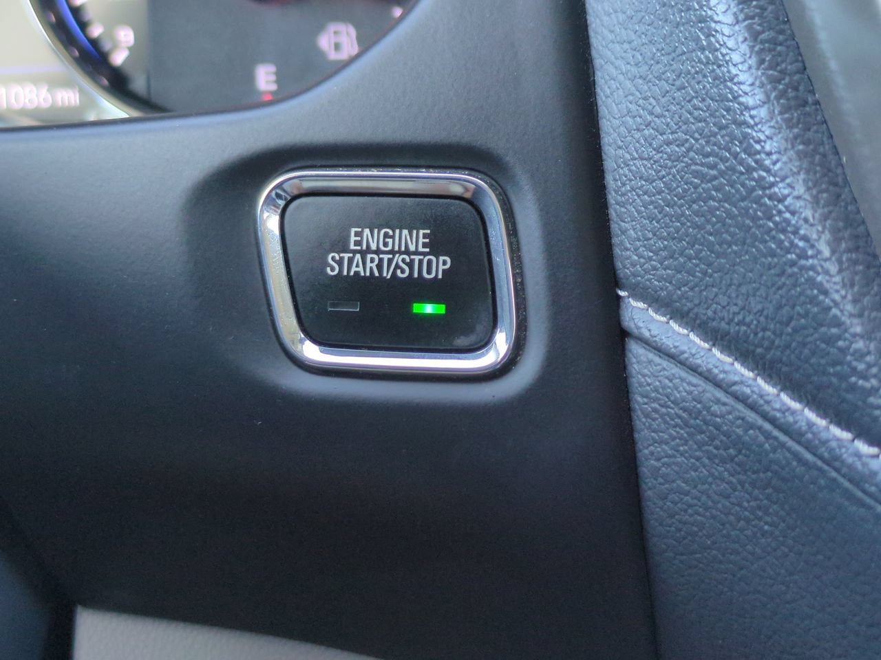 Certified 2021 GMC Acadia Denali w/ Denali Technology Package FWD image 30