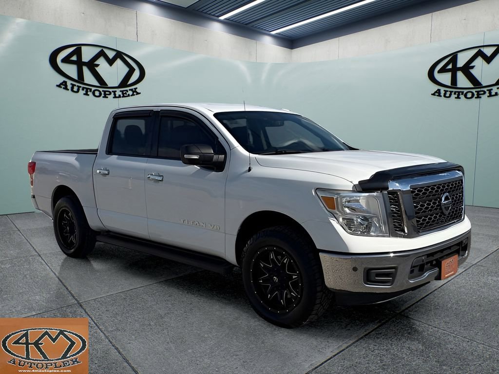 Used 2018 Nissan Titan SV w/ SV Convenience Package RWD image 1
