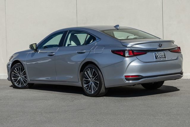 Used 2025 Lexus ES 300h 300h image 3