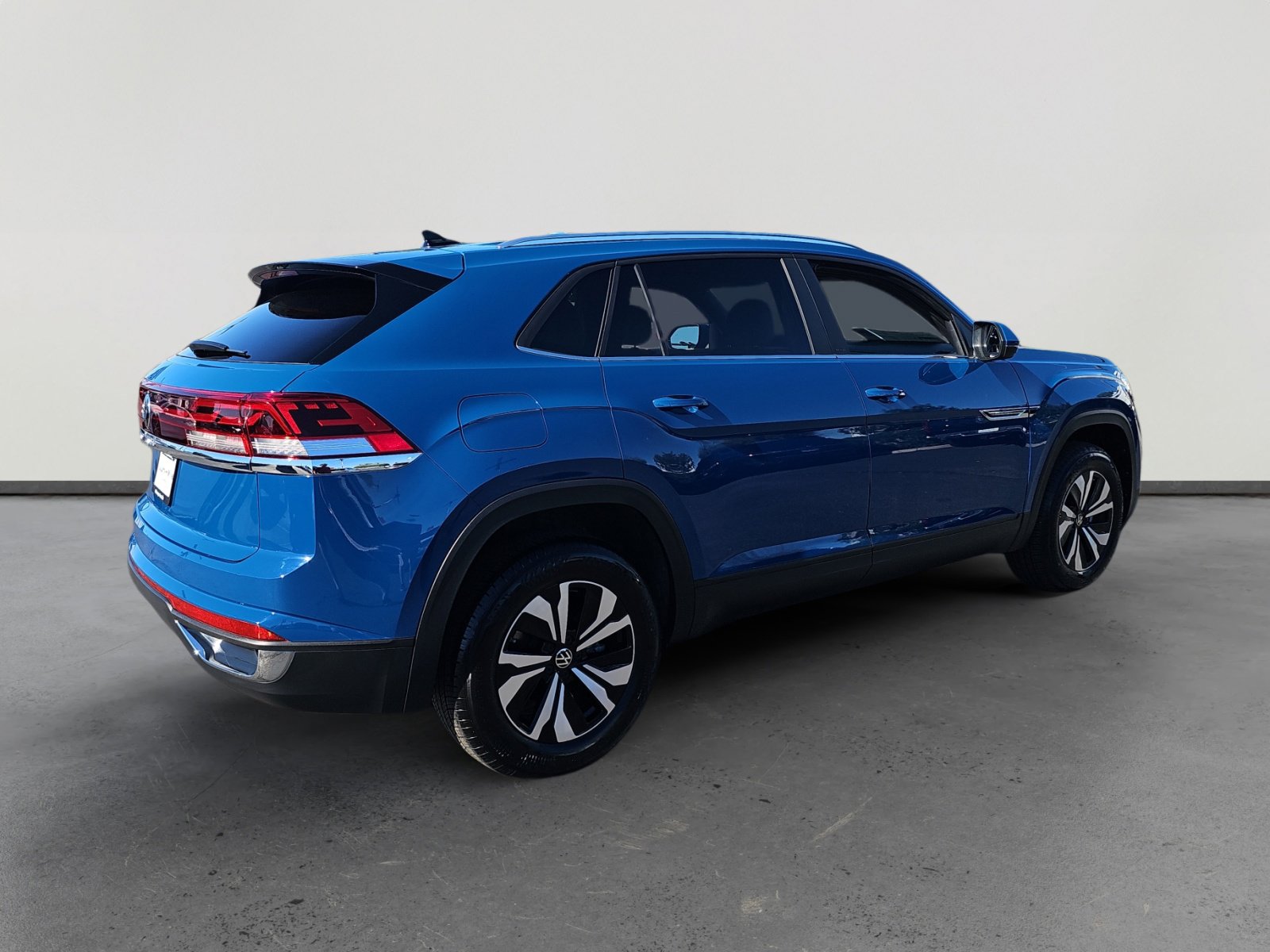 Certified 2025 Volkswagen Atlas Cross Sport SE image 5