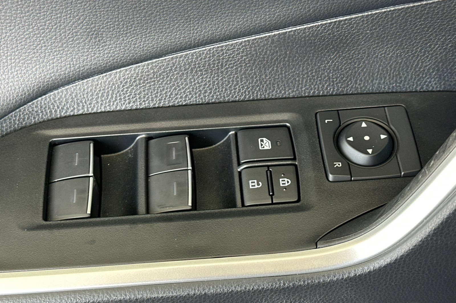 Used 2025 Toyota RAV4 Limited w/ Advanced Technology Package AWD/4WD image 13