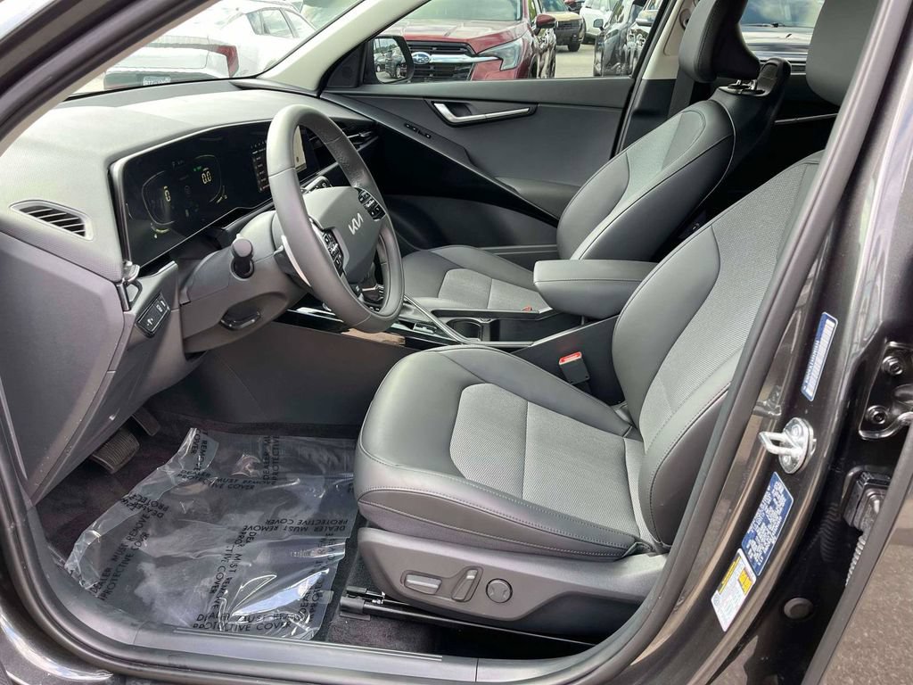 Certified 2025 Kia Niro EX FWD image 16