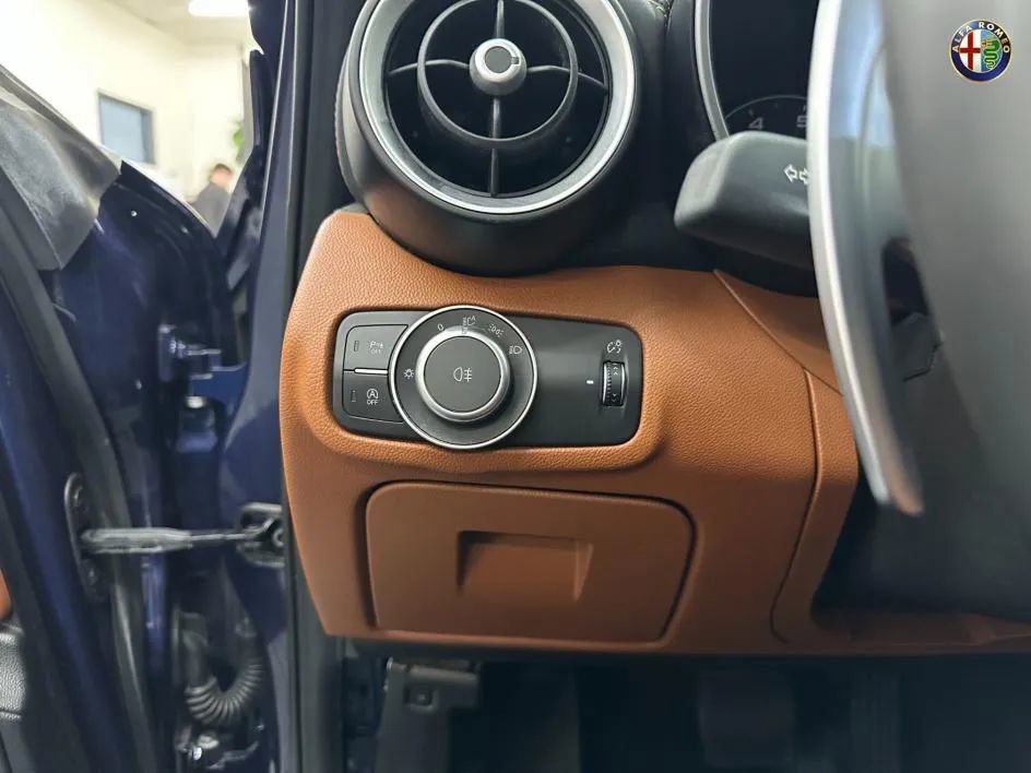 Used 2017 Alfa Romeo Giulia Ti w/ Leather Package image 28