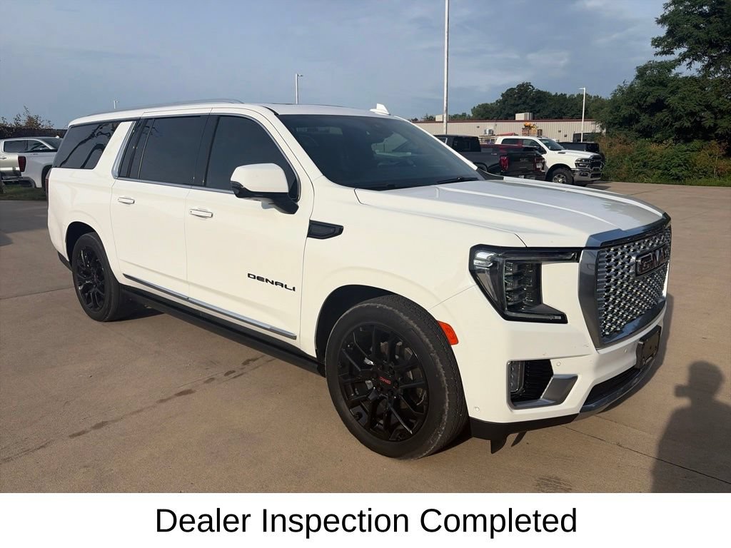 Used 2023 GMC Yukon XL Denali w/ Advanced Technology Package AWD/4WD image 5