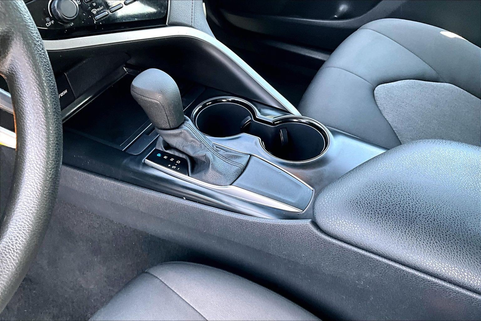 Used 2020 Toyota Camry LE FWD image 13