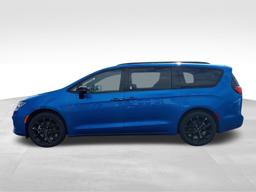 New 2026 Chrysler Pacifica Limited w/ S Appearance Package FWD image 5
